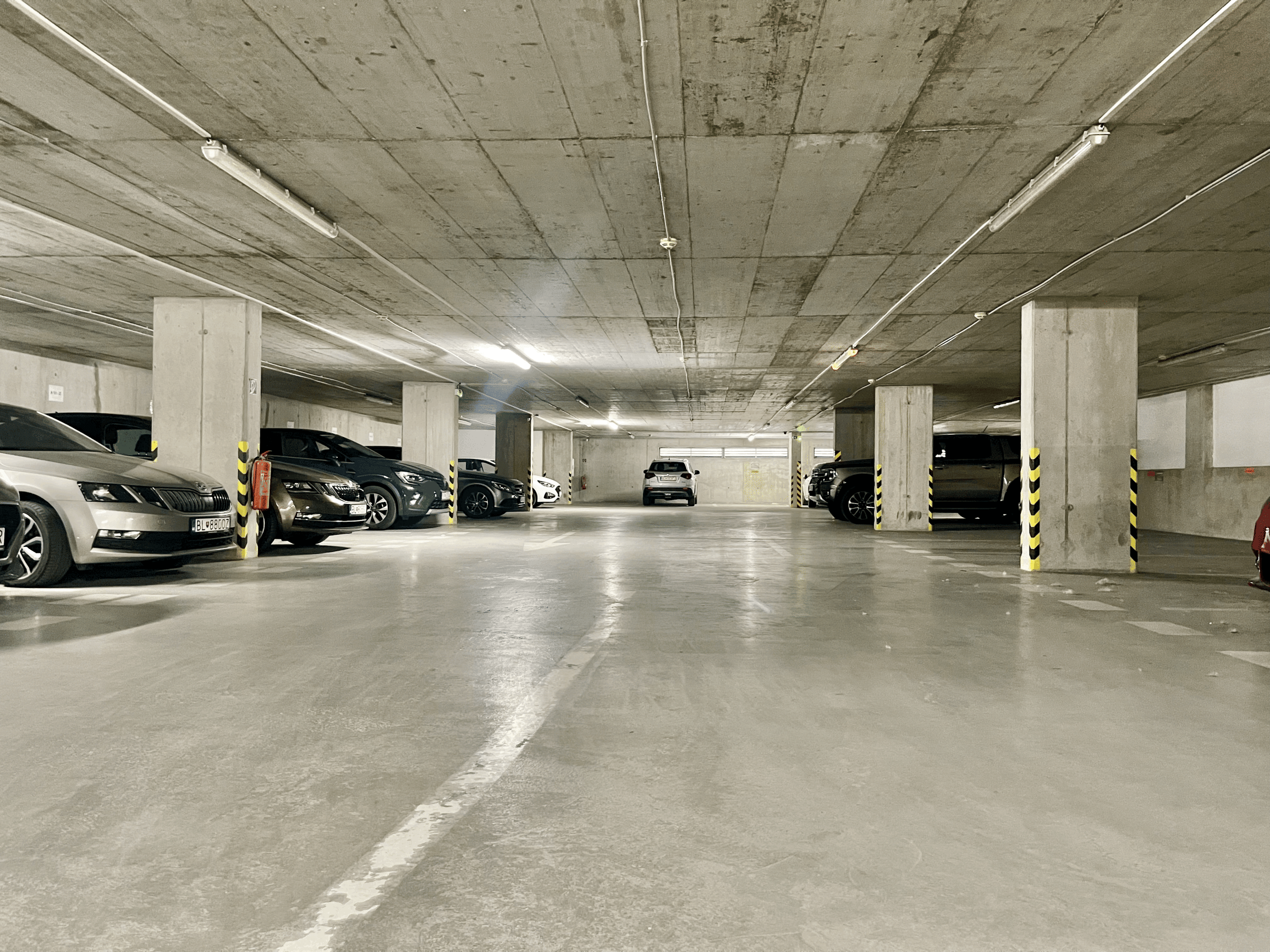 Garážové státie v Ružinove: praktické parkovanie aj výhodná investícia