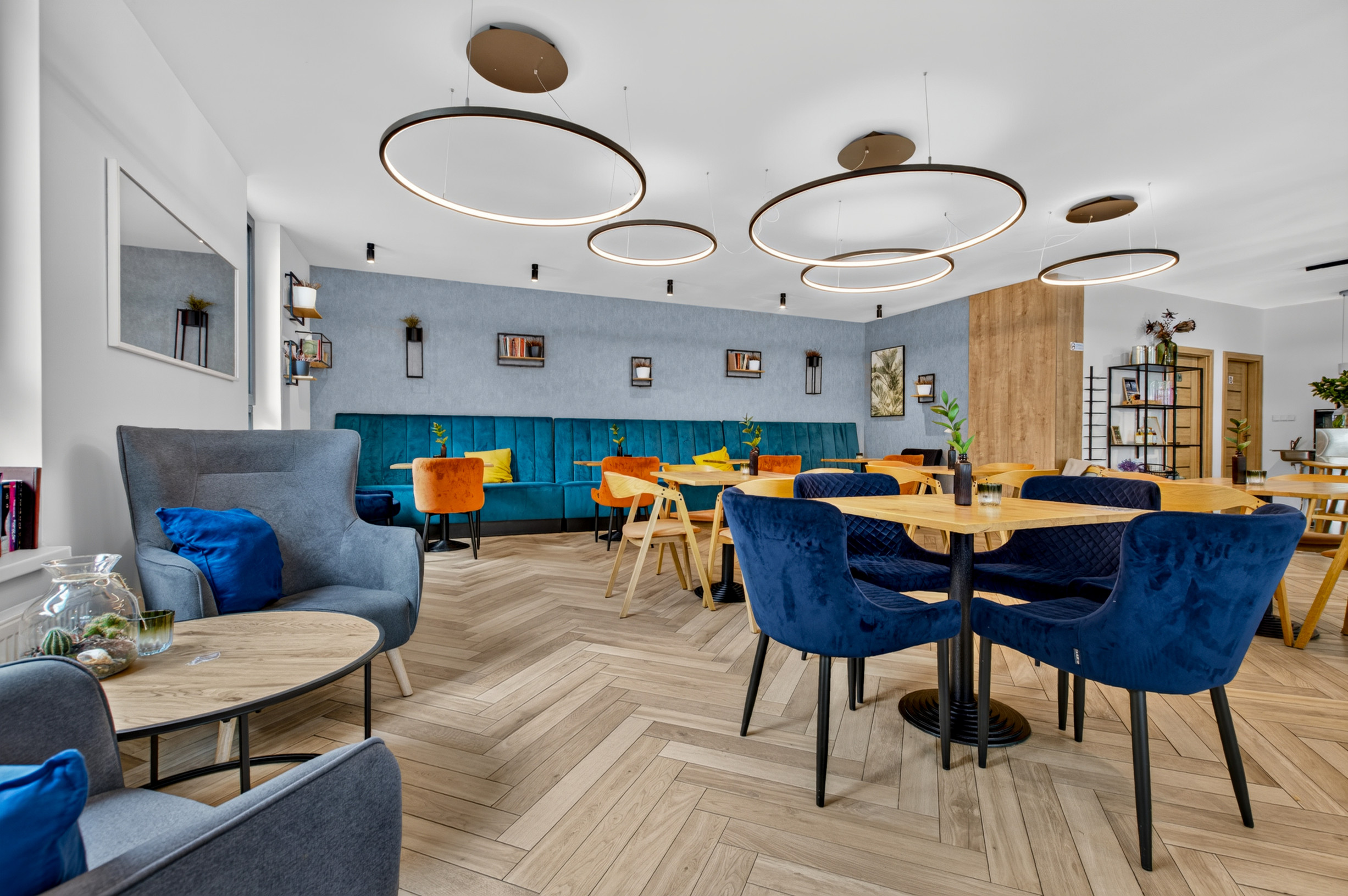 KOMPLETNE ZARIADENÝ OBCHODNÝ A GASTRO PRIESTOR S PARKOVANÍM – AHOJ PARK, SLIAČSKA UL., BA