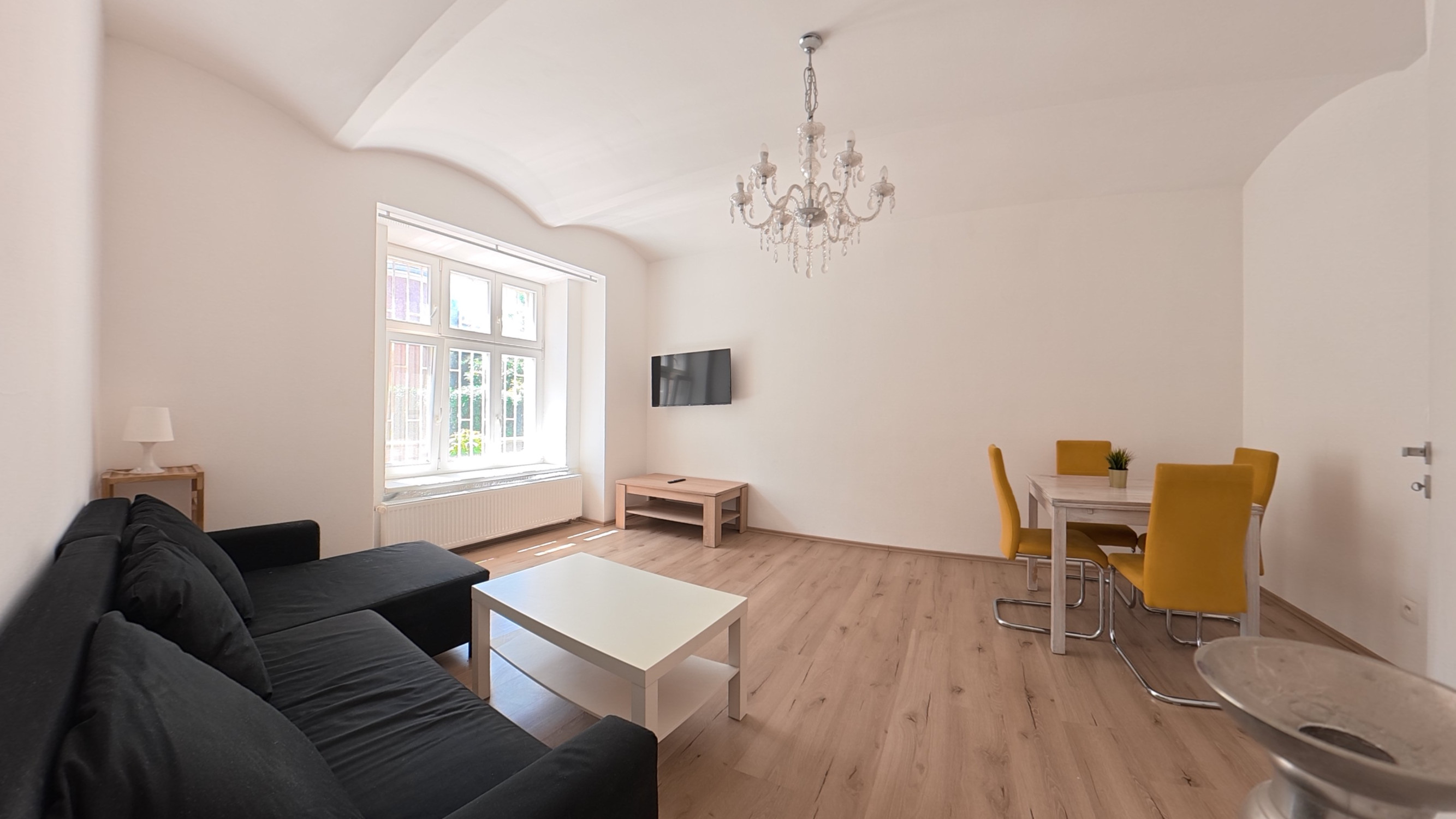 Priestranný 2-izbový byt s výmerou 70 m² v centre Bratislavy – Palisády