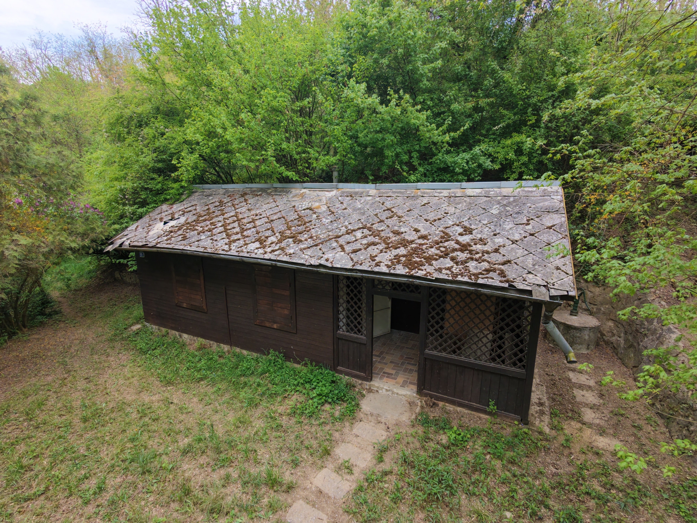 Chata na samote. Pozemok 5402m2, Ratnovce, pri Piešťanoch.