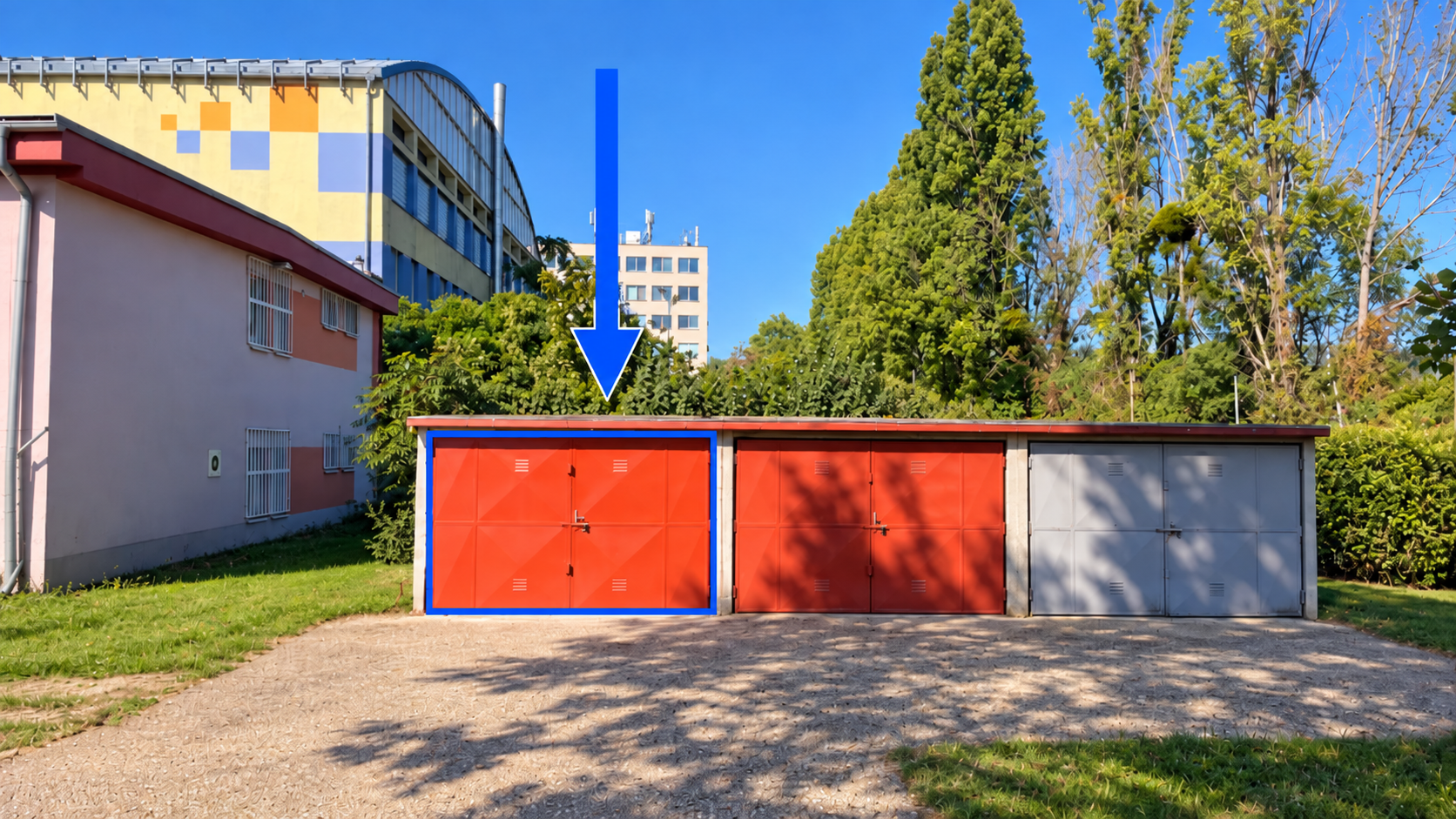 ZREKONŠTRUOVANÁ GARÁŽ S MONTÁŽNOU JAMOU A ELEKTRINOU PRI KUCHAJDE
