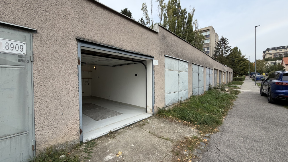 Garáž na predaj - 20m2, BA - Rača - Krasňany - Hlinícka ulica