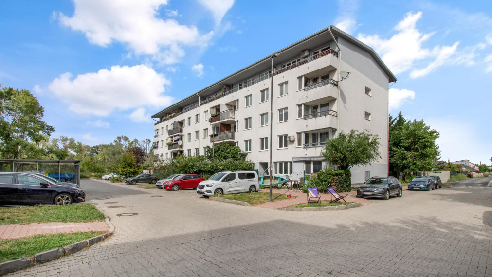 Svetlý 2-izbový byt s balkónom a klimatizáciou na Píniovej ulici