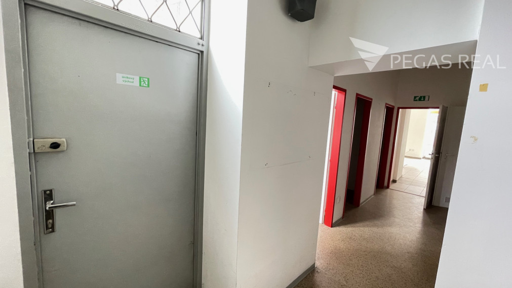 Na prenájom krásny priestor v úplnom centre BA na Štúrovej ul.