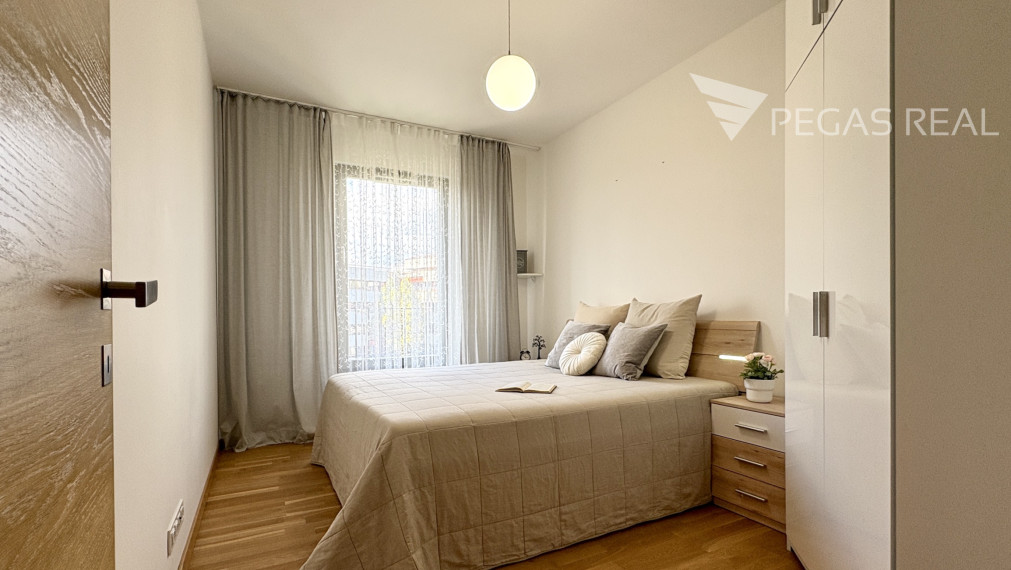 **PREDANÝ** Slnečný, kompletne zariadený 3-izbový byt s balkónom v Cubicon Gardens