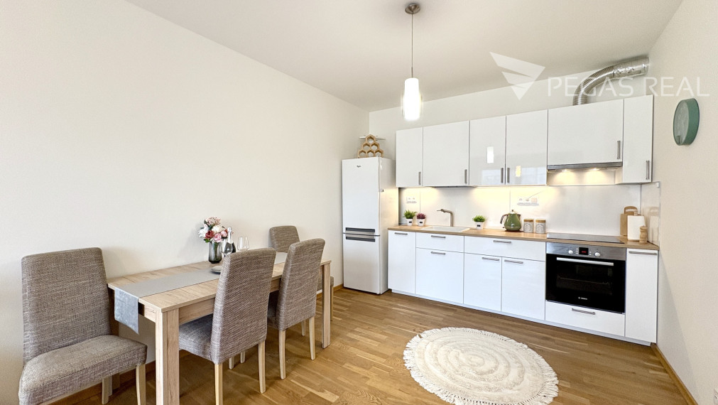 **PREDANÝ** Slnečný, kompletne zariadený 3-izbový byt s balkónom v Cubicon Gardens