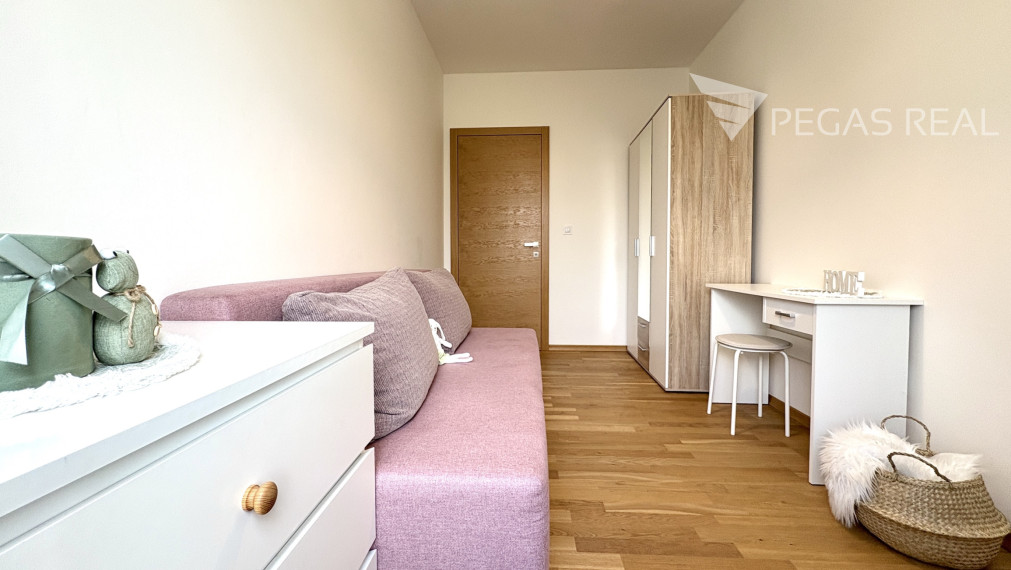 **PREDANÝ** Slnečný, kompletne zariadený 3-izbový byt s balkónom v Cubicon Gardens
