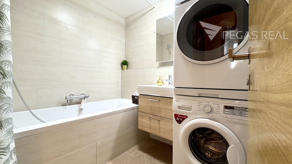 **PREDANÝ** Slnečný, kompletne zariadený 3-izbový byt s balkónom v Cubicon Gardens