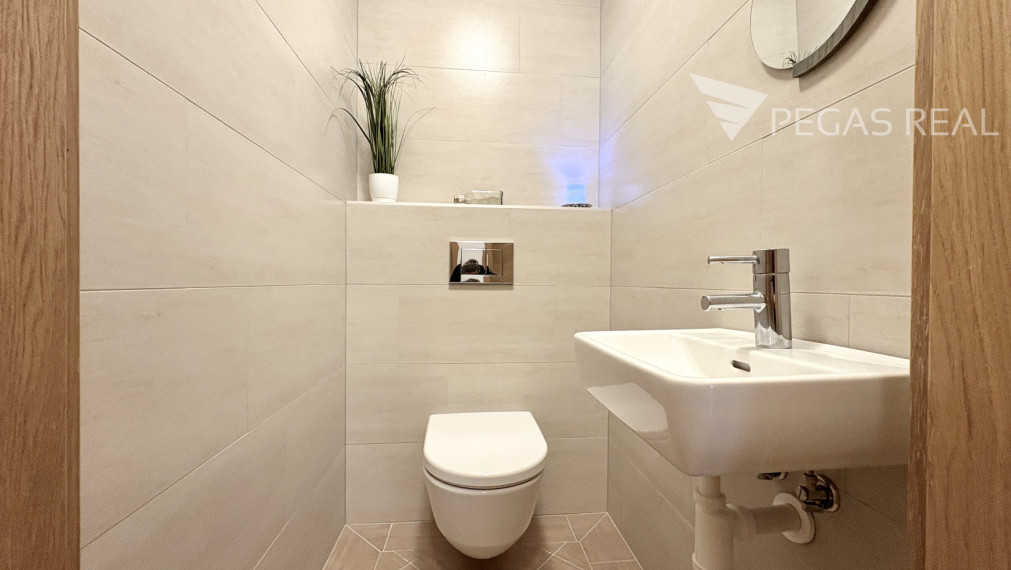 **PREDANÝ** Slnečný, kompletne zariadený 3-izbový byt s balkónom v Cubicon Gardens