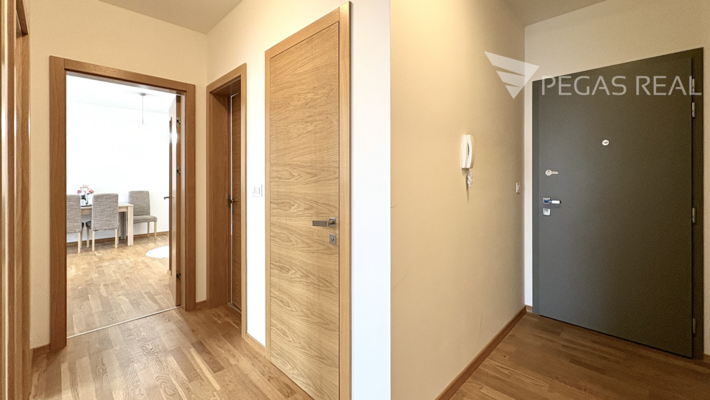 **PREDANÝ** Slnečný, kompletne zariadený 3-izbový byt s balkónom v Cubicon Gardens