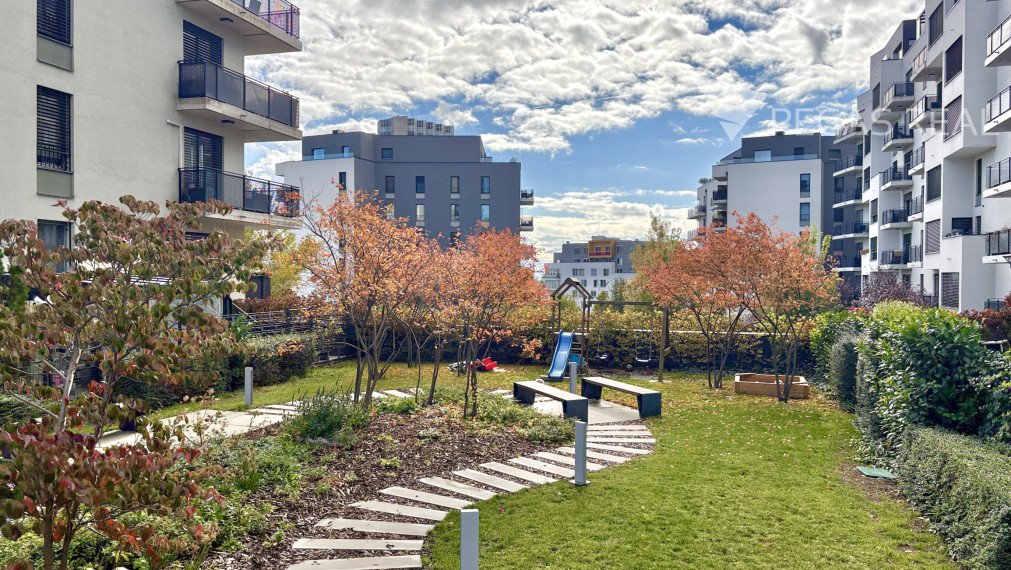 **PREDANÝ** Slnečný, kompletne zariadený 3-izbový byt s balkónom v Cubicon Gardens