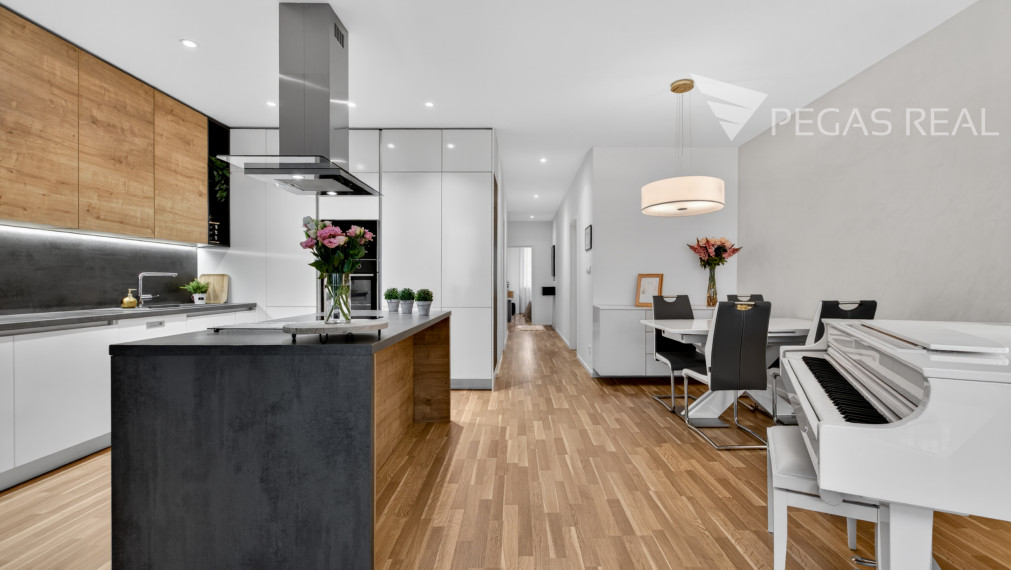 **PREDANÝ** Prémiový veľkometrážny kompletne zariadený 3i byt s balkónom v Ružinove