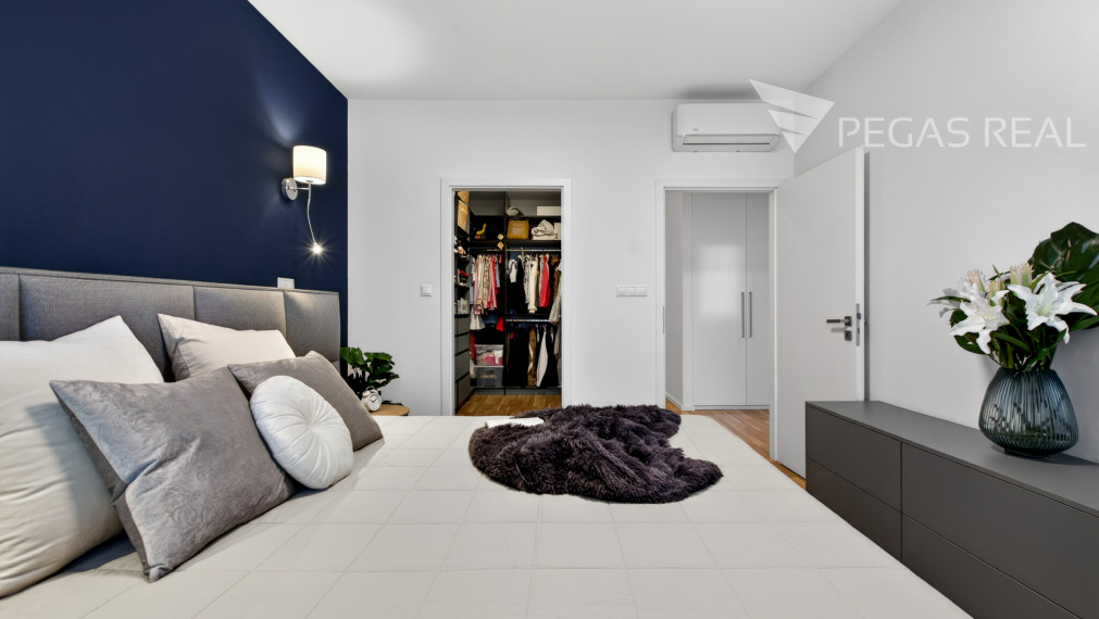 **PREDANÝ** Prémiový veľkometrážny kompletne zariadený 3i byt s balkónom v Ružinove