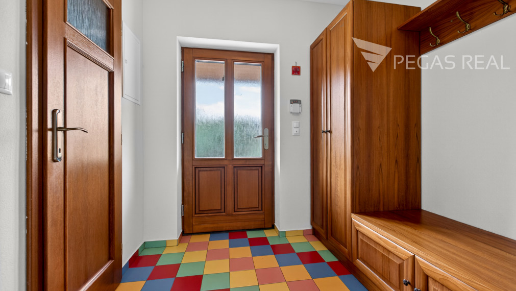 Rodinný bungalov s veľkým pozemkom 1 893 m², terasou a súkromím – Trstená na Ostrove