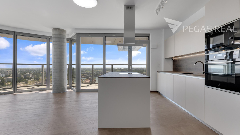 3-IZBOVÝ BYT V EUROVEA TOWER S PANORAMATICKÝM VÝHĽADOM NA DUNAJ + 2x PARKING