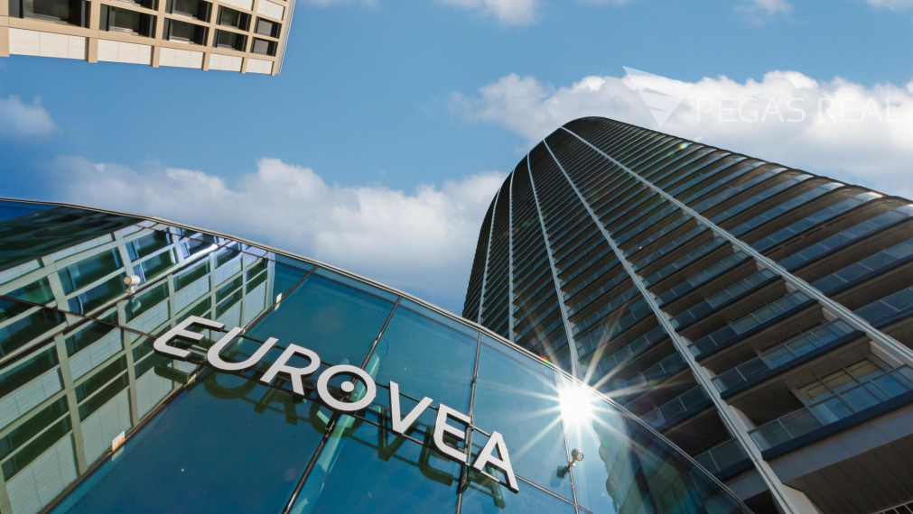 3-IZBOVÝ BYT V EUROVEA TOWER S PANORAMATICKÝM VÝHĽADOM NA DUNAJ + 2x PARKING