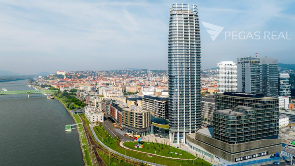 3-IZBOVÝ BYT V EUROVEA TOWER S PANORAMATICKÝM VÝHĽADOM NA DUNAJ + 2x PARKING