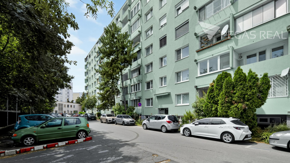 PREDANÉ 3-izbový byt s loggiou a skvelou dispozíciou, Estónska ul. – Podunajské Biskupice