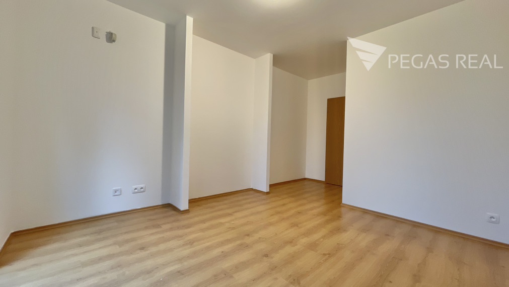 VEĽKORYSÝ 5-IZBOVÝ BYT S PREDZÁHRADKOU A 2 GARÁŽOVÝMI STÁTIAMI | RUŽINOV – PRIEVOZ