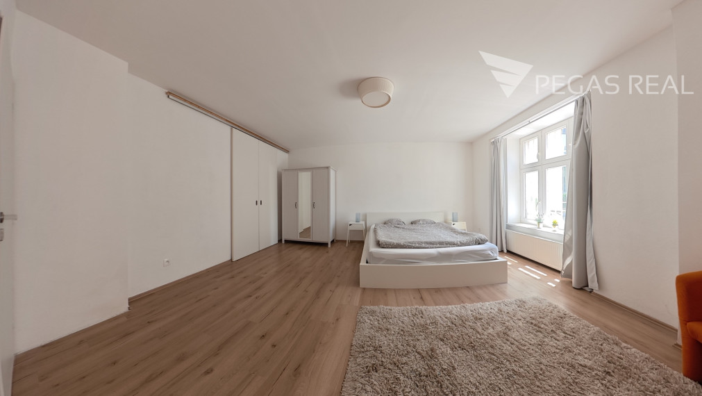 Priestranný 2-izbový byt s výmerou 70 m² v centre Bratislavy – Palisády
