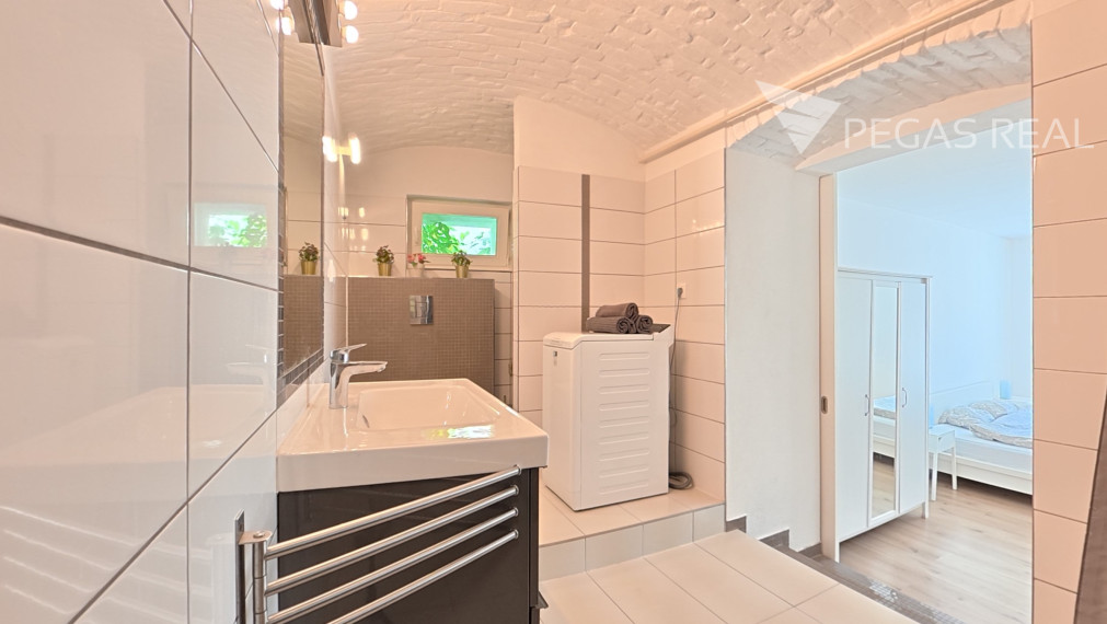 Priestranný 2-izbový byt s výmerou 70 m² v centre Bratislavy – Palisády