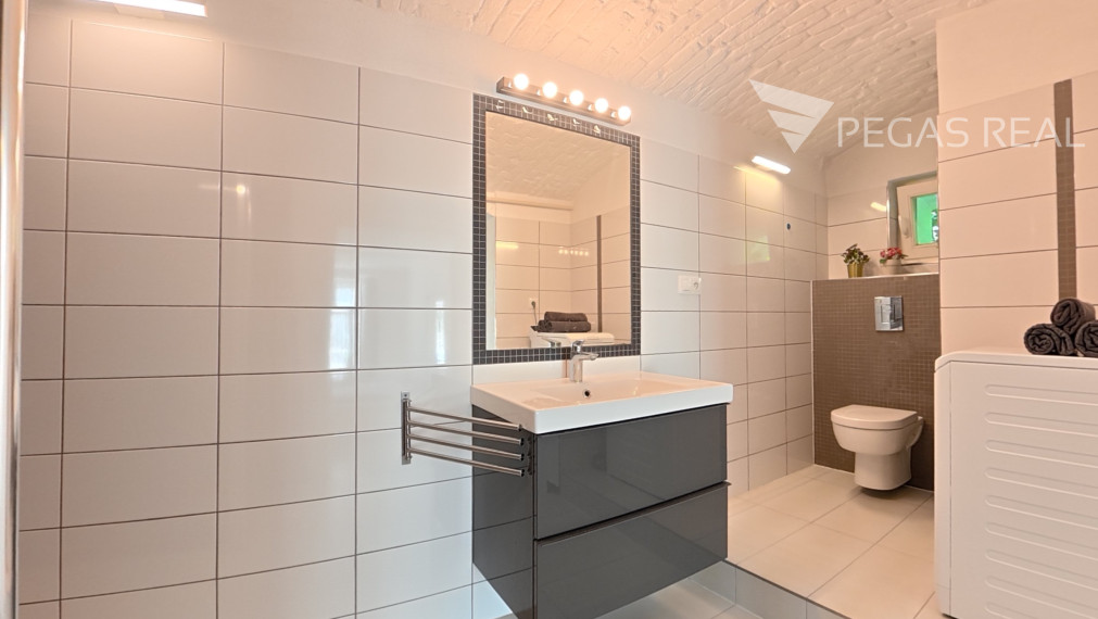 Priestranný 2-izbový byt s výmerou 70 m² v centre Bratislavy – Palisády