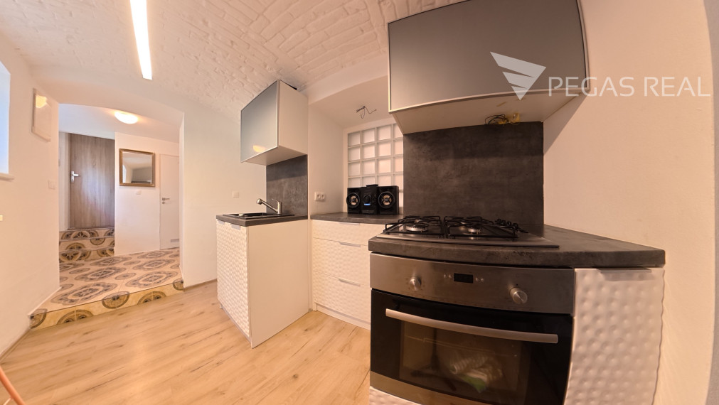 Priestranný 2-izbový byt s výmerou 70 m² v centre Bratislavy – Palisády