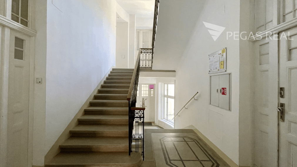 Priestranný 2-izbový byt s výmerou 70 m² v centre Bratislavy – Palisády