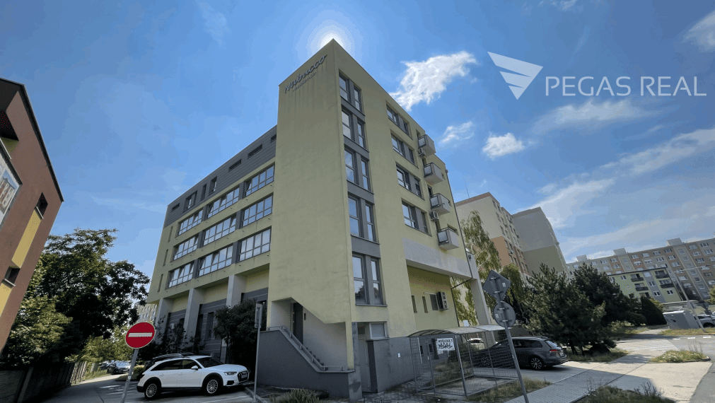 Priestranný 3-izbový byt s veľkou loggiou a parkovaním v Senci