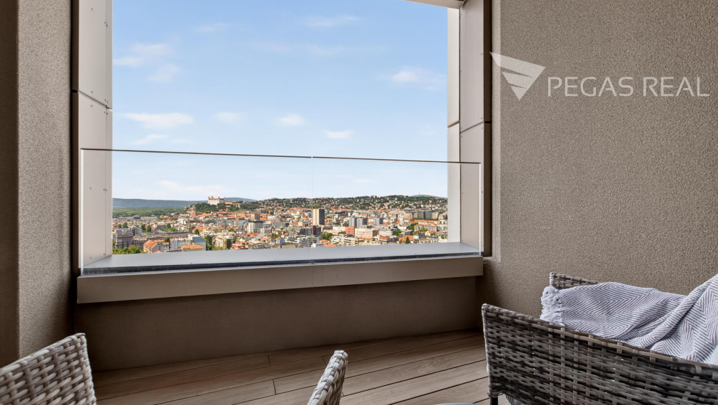 REZERVOVANÉ: SKY PARK | DIZAJNOVÝ 2-IZBOVÝ BYT NA 23. POSCHODÍ S VÝHĽADOM NA HRAD