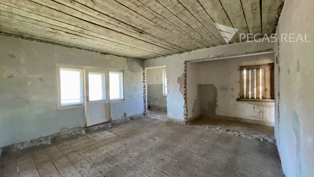 RODINNÝ DOM S VÝHĽADOM A PRÁVOPLATNÝM STAVEBNÝM POVOLENÍM NA 6 BYTOV – NOVÁ BAŇA