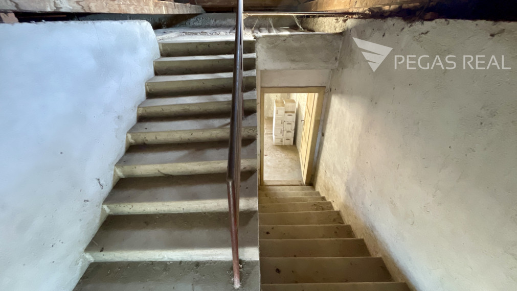 RODINNÝ DOM S VÝHĽADOM A PRÁVOPLATNÝM STAVEBNÝM POVOLENÍM NA 6 BYTOV – NOVÁ BAŇA