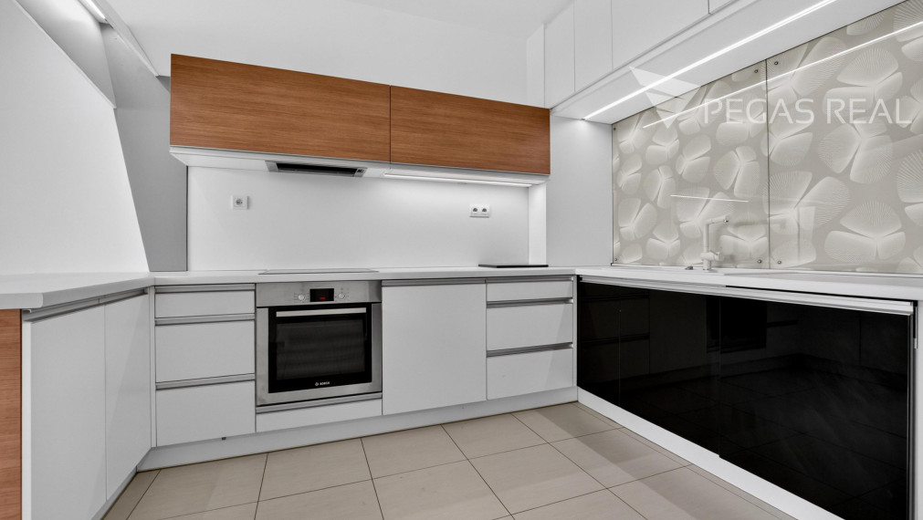 SUPER CENA - 2-izbový byt s balkónom a 2× klimatizáciou v obľúbenej lokalite Ružinova