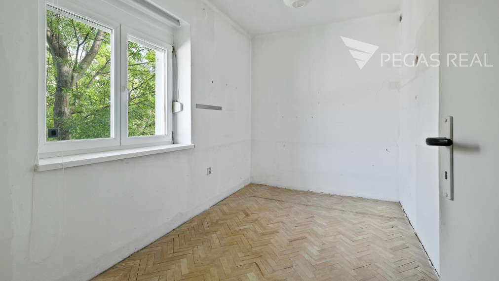 3-izbový byt s balkónom, pivnicou a samostatnou garážou v prestížnej lokalite Starého Mesta – VIDEO