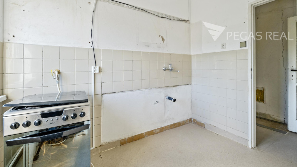 3-izbový byt s balkónom, pivnicou a samostatnou garážou v prestížnej lokalite Starého Mesta – VIDEO