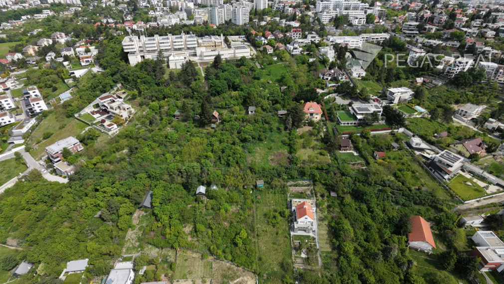 Pozemok s výhľadom na Hradnom kopci. Bôrik, Bratislava