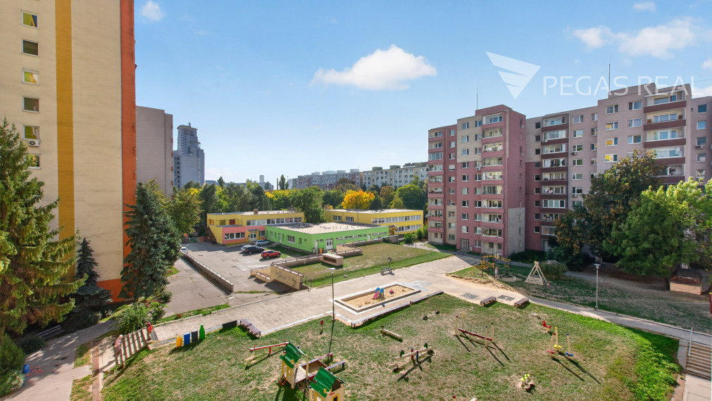 VEĽKÝ 3-IZBOVÝ BYT 86,45 m² S LOGGIOU | BAJZOVA ULICA | BRATISLAVA – NIVY
