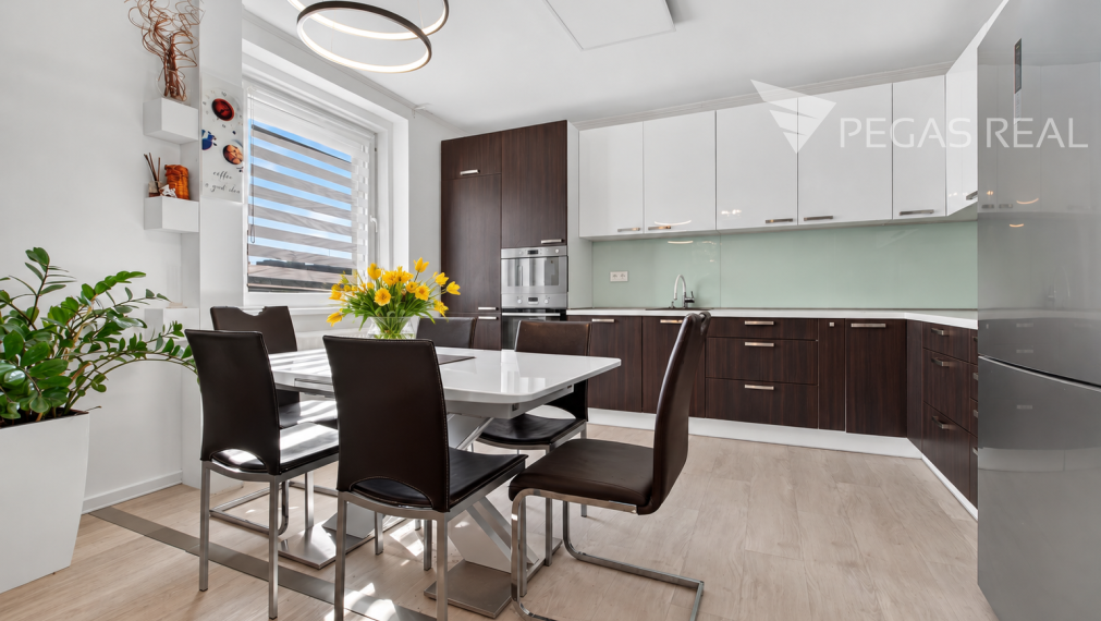 VEĽKÝ 3-IZBOVÝ BYT 86,45 m² S LOGGIOU | BAJZOVA ULICA | BRATISLAVA – NIVY