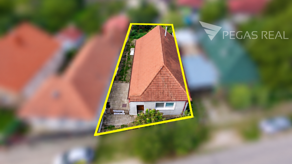 Trojizbový dom s pozemkom, 20 mínút od Bratislavy. Rajka