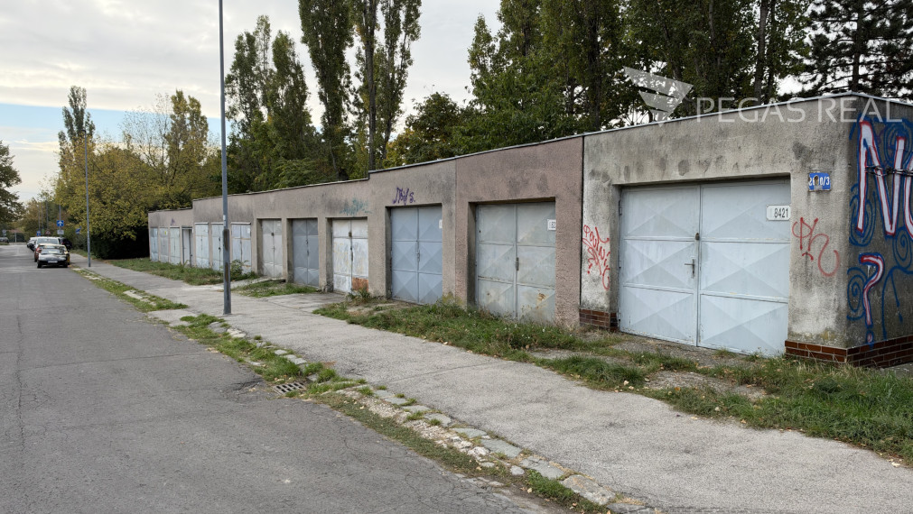 Garáž na predaj - 20m2, BA - Rača - Krasňany - Hlinícka ulica
