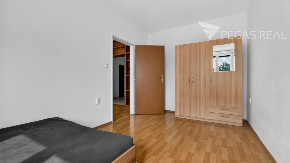 Svetlý 2-izbový byt s balkónom a klimatizáciou na Píniovej ulici