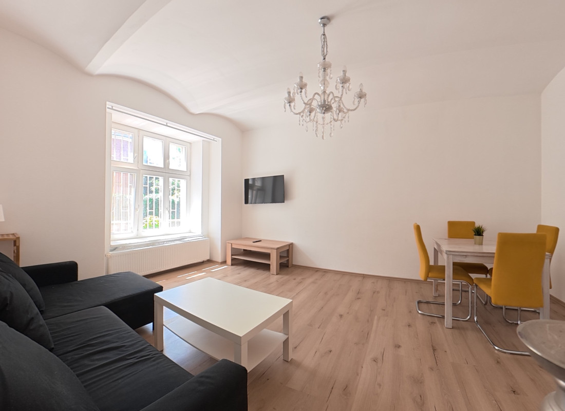 Priestranný 2-izbový byt s výmerou 70 m² v centre Bratislavy – Palisády