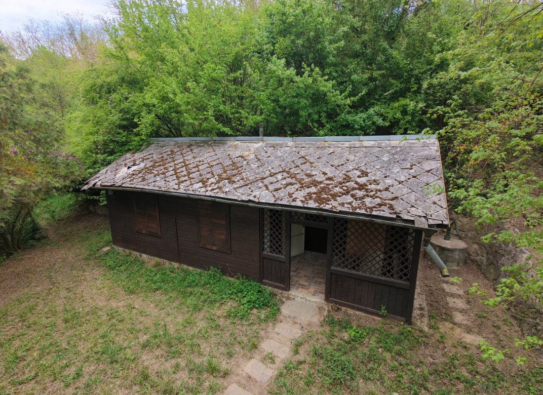 Chata na samote. Pozemok 5402m2, Ratnovce, pri Piešťanoch.