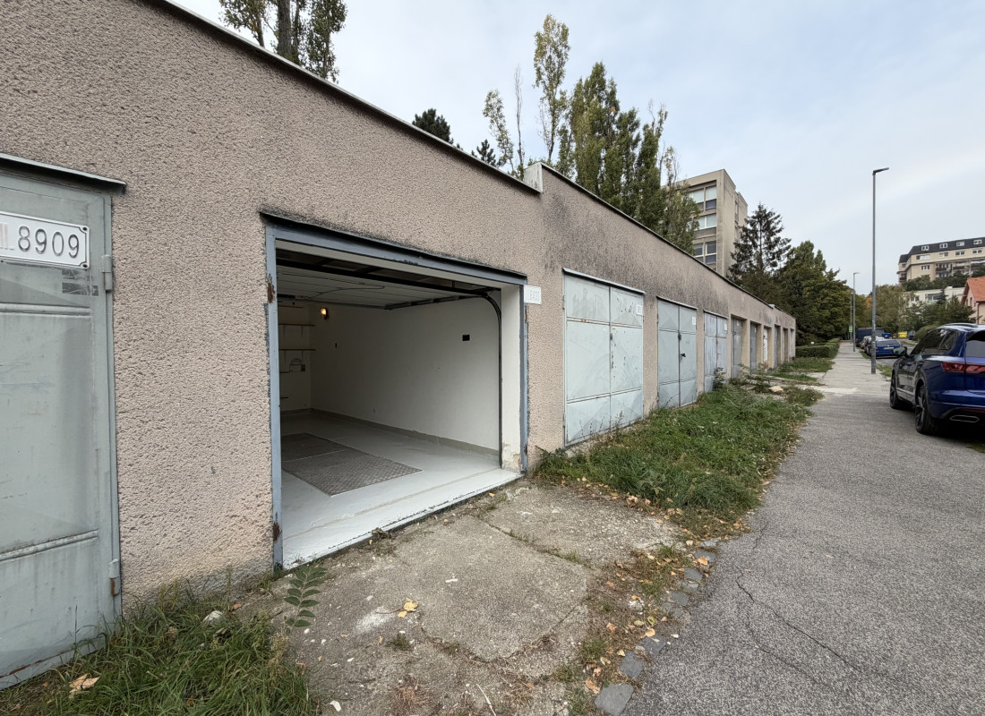 Garáž na predaj - 20m2, BA - Rača - Krasňany - Hlinícka ulica